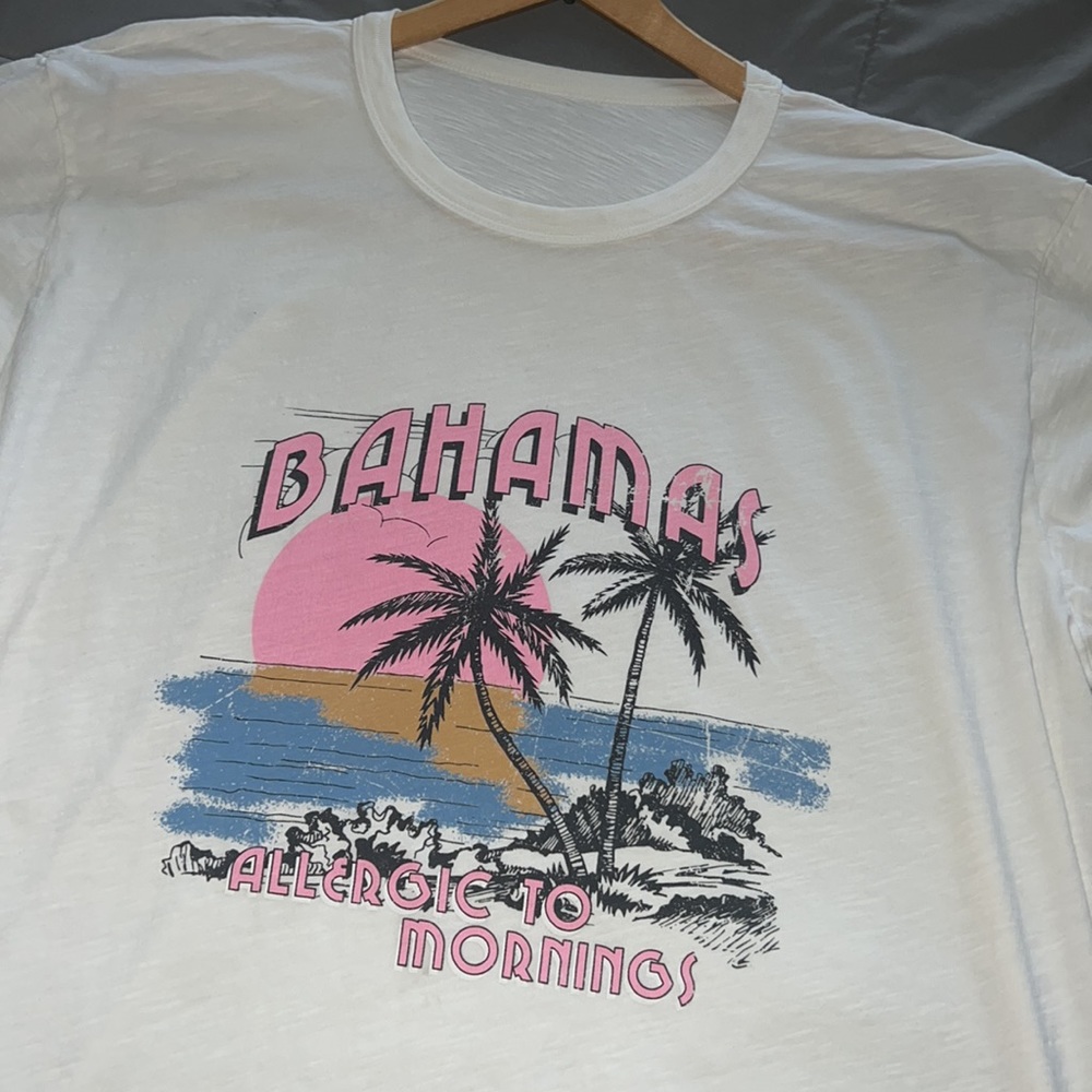 Vici Graphic Tee - Picture 3 of 6